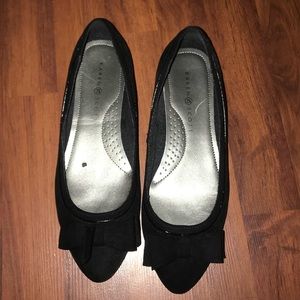 Karen Scott black flats